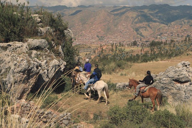 Paseo a caballo por Sacsayhuamán