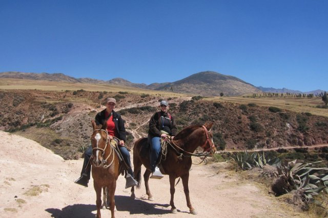 Paseo a caballo por Sacsayhuamán